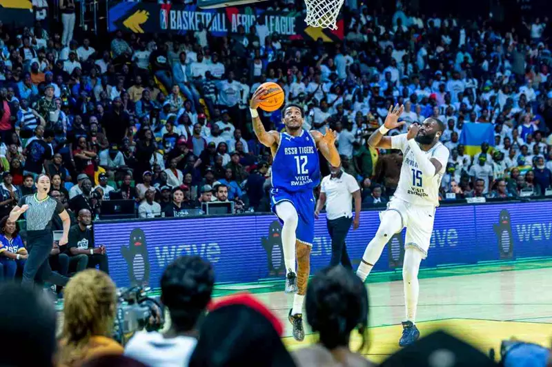 بعد التأخر بـ20 نقطة.. تايجرز الرواندي يقلب الطاولة على بترو دي لواندا ويتوج بالدوري الإفريقي للسلة